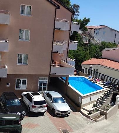 Apartments Vila Adrijana & Fitness Studio Wolf Bv Baška Voda Dış mekan fotoğraf