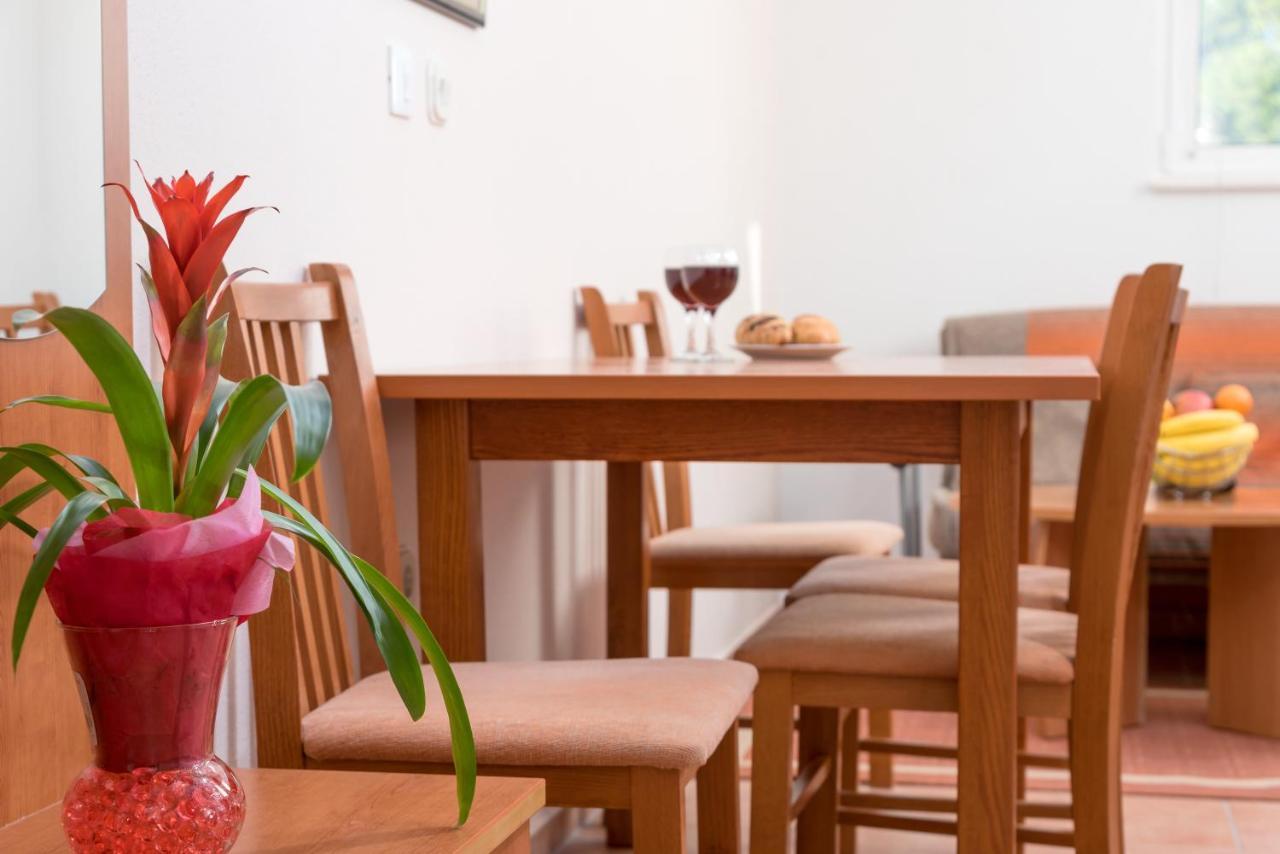 Apartments Vila Adrijana & Fitness Studio Wolf Bv Baška Voda Dış mekan fotoğraf