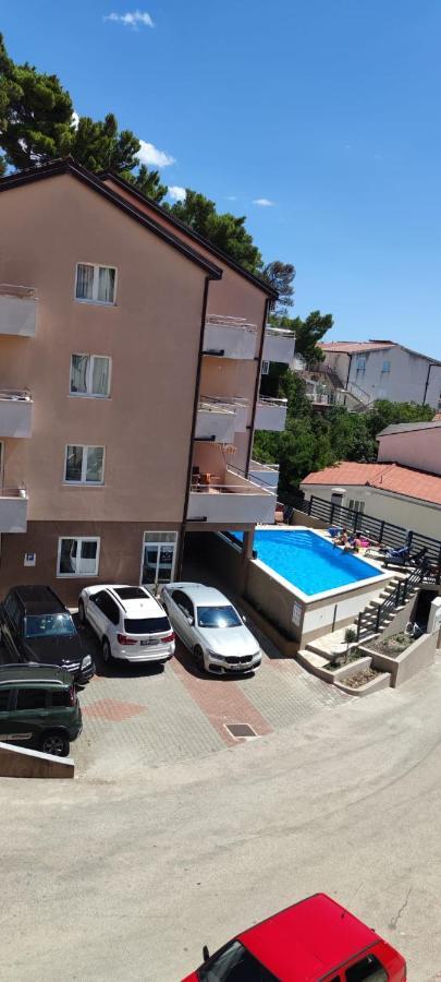 Apartments Vila Adrijana & Fitness Studio Wolf Bv Baška Voda Dış mekan fotoğraf