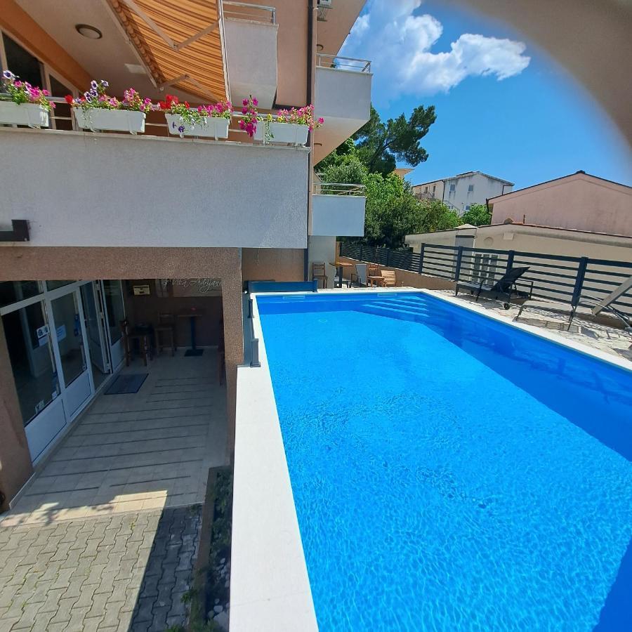 Apartments Vila Adrijana & Fitness Studio Wolf Bv Baška Voda Dış mekan fotoğraf