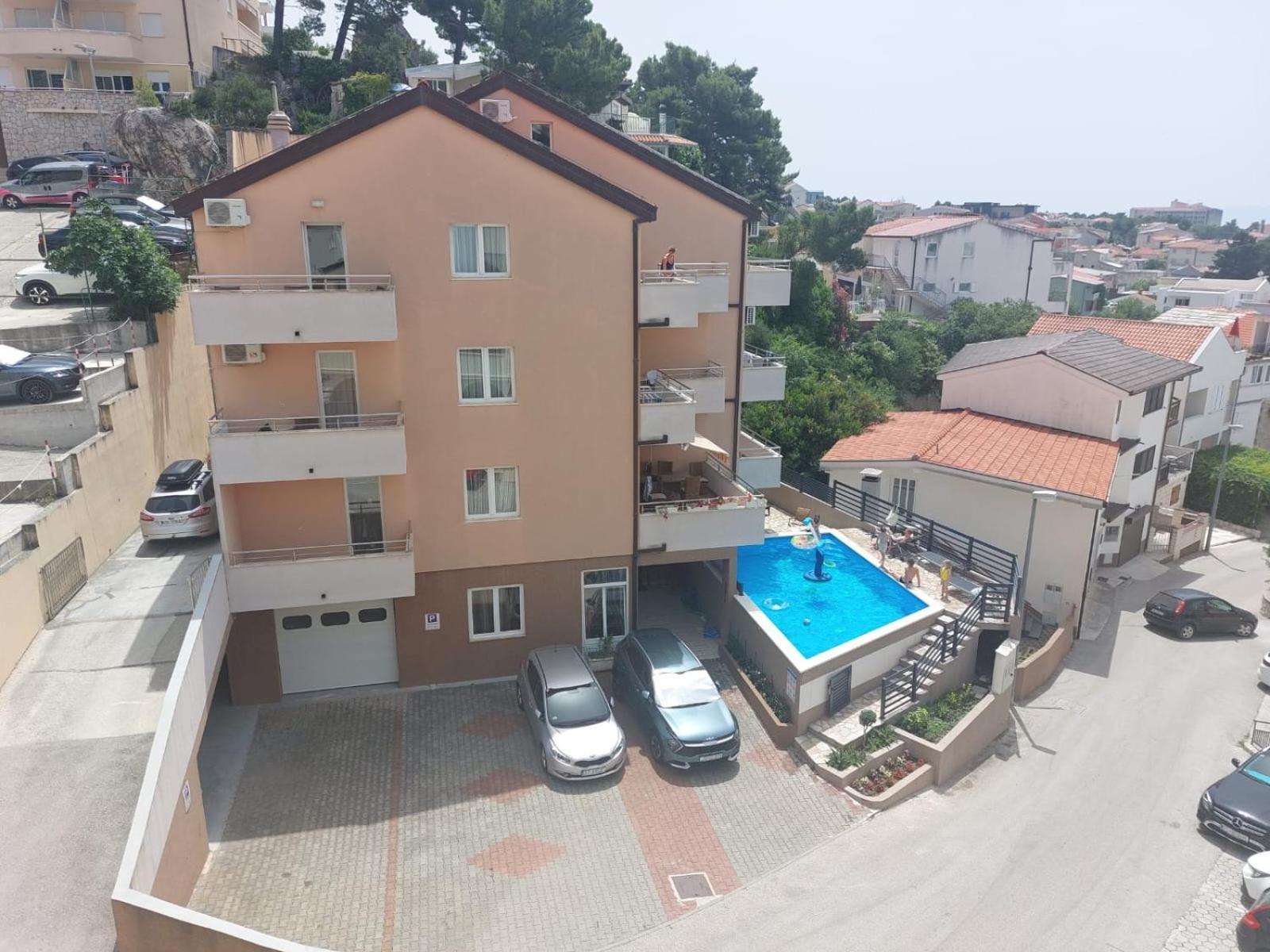 Apartments Vila Adrijana & Fitness Studio Wolf Bv Baška Voda Dış mekan fotoğraf