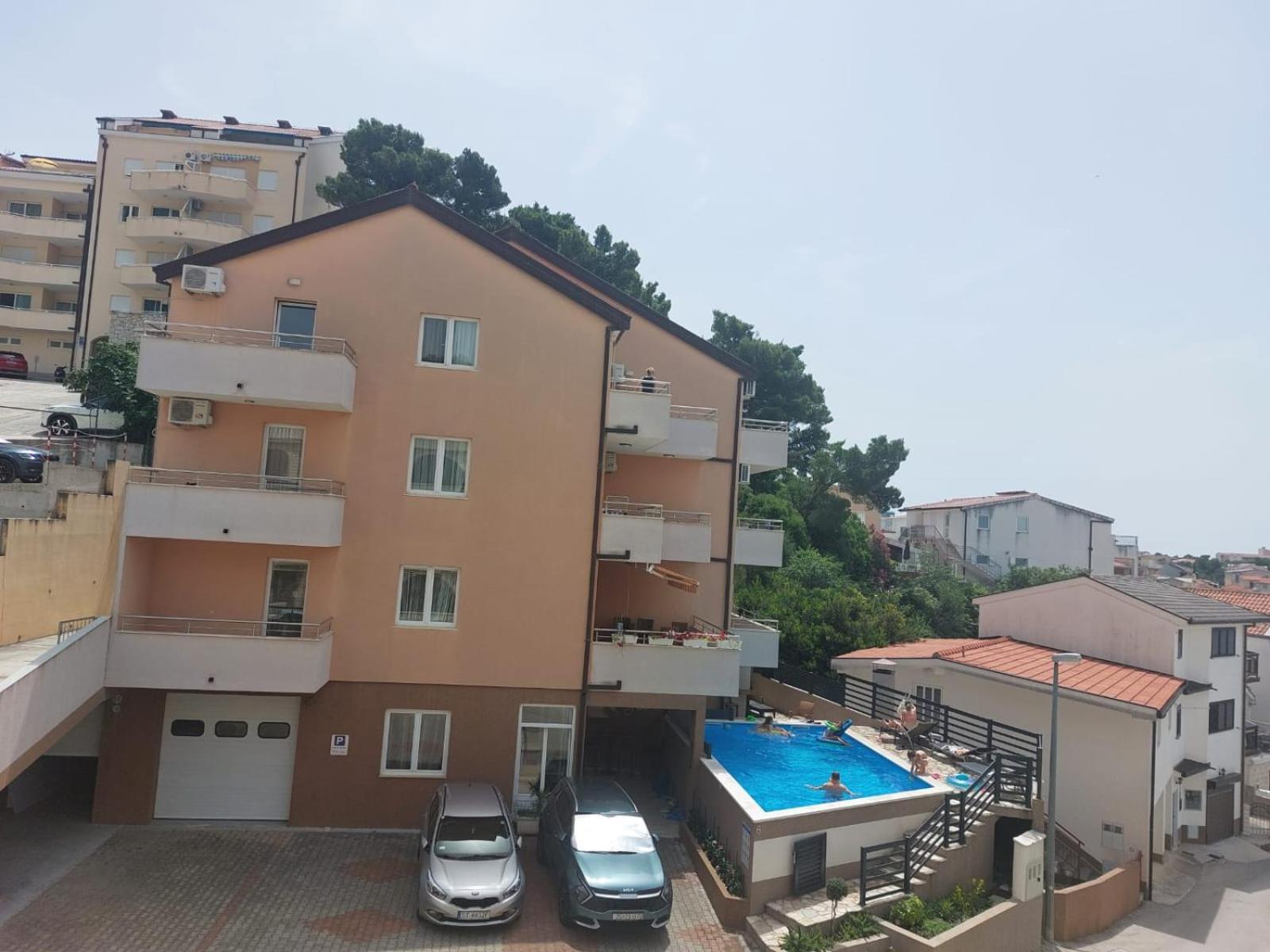 Apartments Vila Adrijana & Fitness Studio Wolf Bv Baška Voda Dış mekan fotoğraf