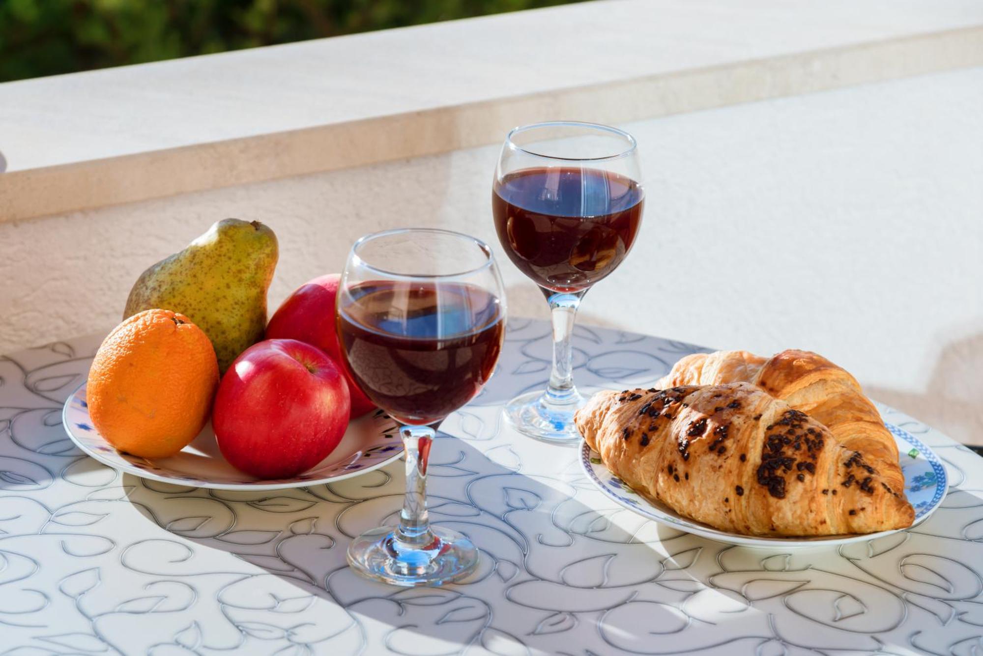 Apartments Vila Adrijana & Fitness Studio Wolf Bv Baška Voda Dış mekan fotoğraf