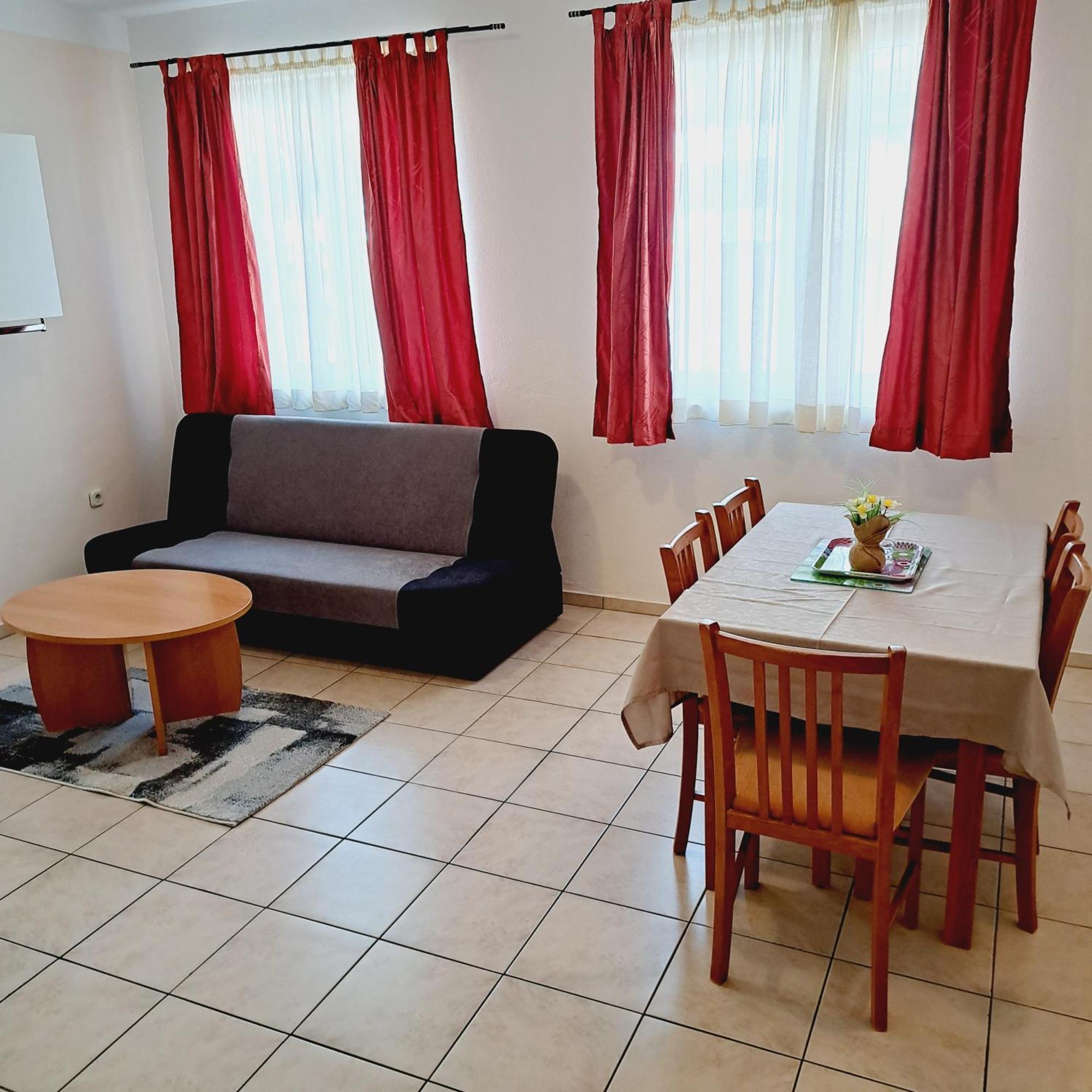 Apartments Vila Adrijana & Fitness Studio Wolf Bv Baška Voda Dış mekan fotoğraf