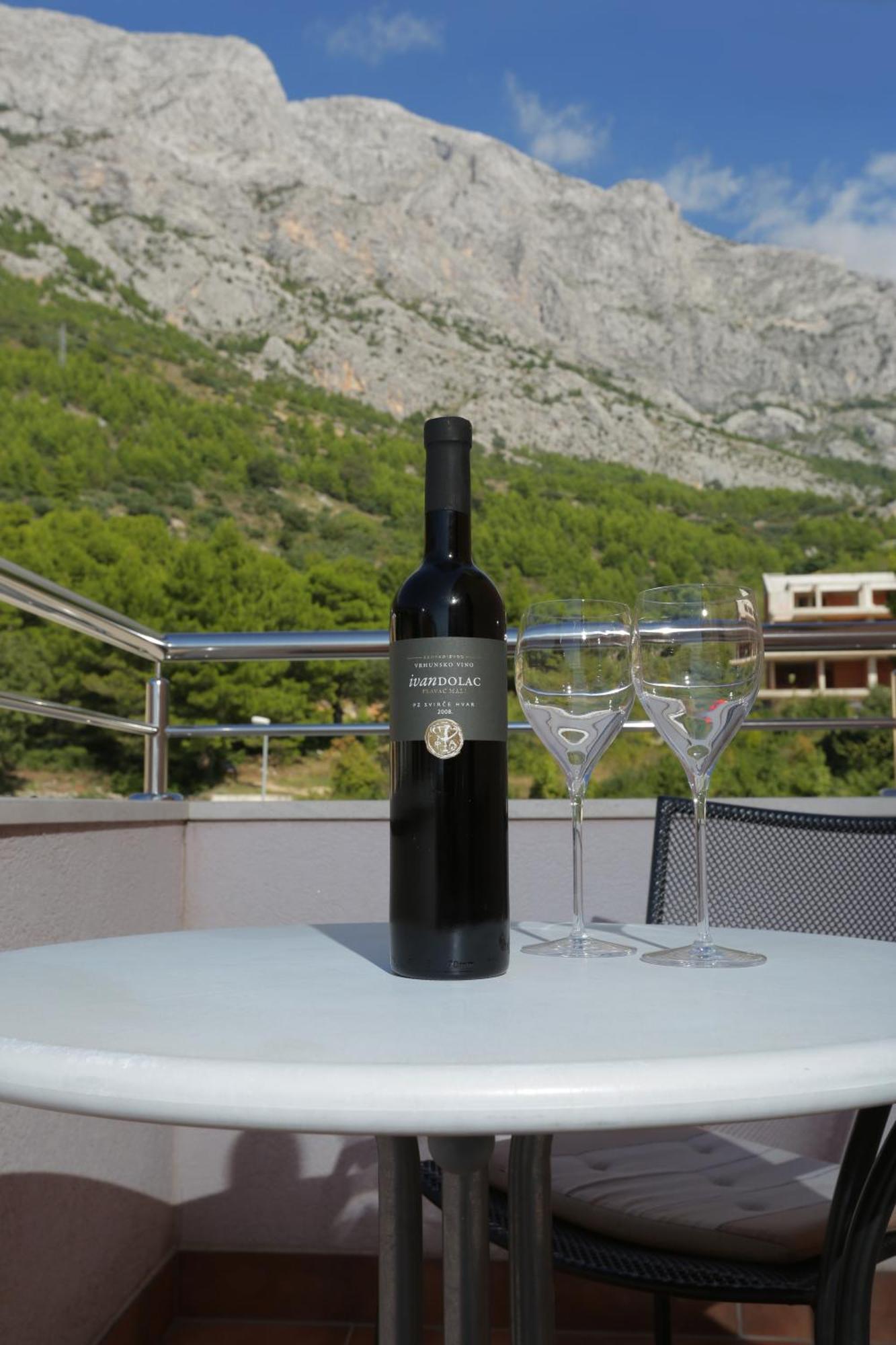 Apartments Vila Adrijana & Fitness Studio Wolf Bv Baška Voda Dış mekan fotoğraf