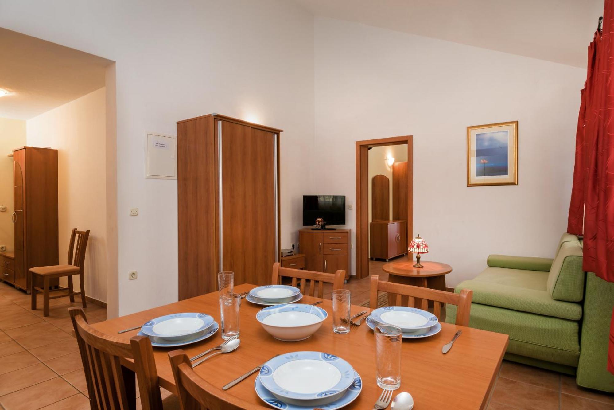 Apartments Vila Adrijana & Fitness Studio Wolf Bv Baška Voda Dış mekan fotoğraf