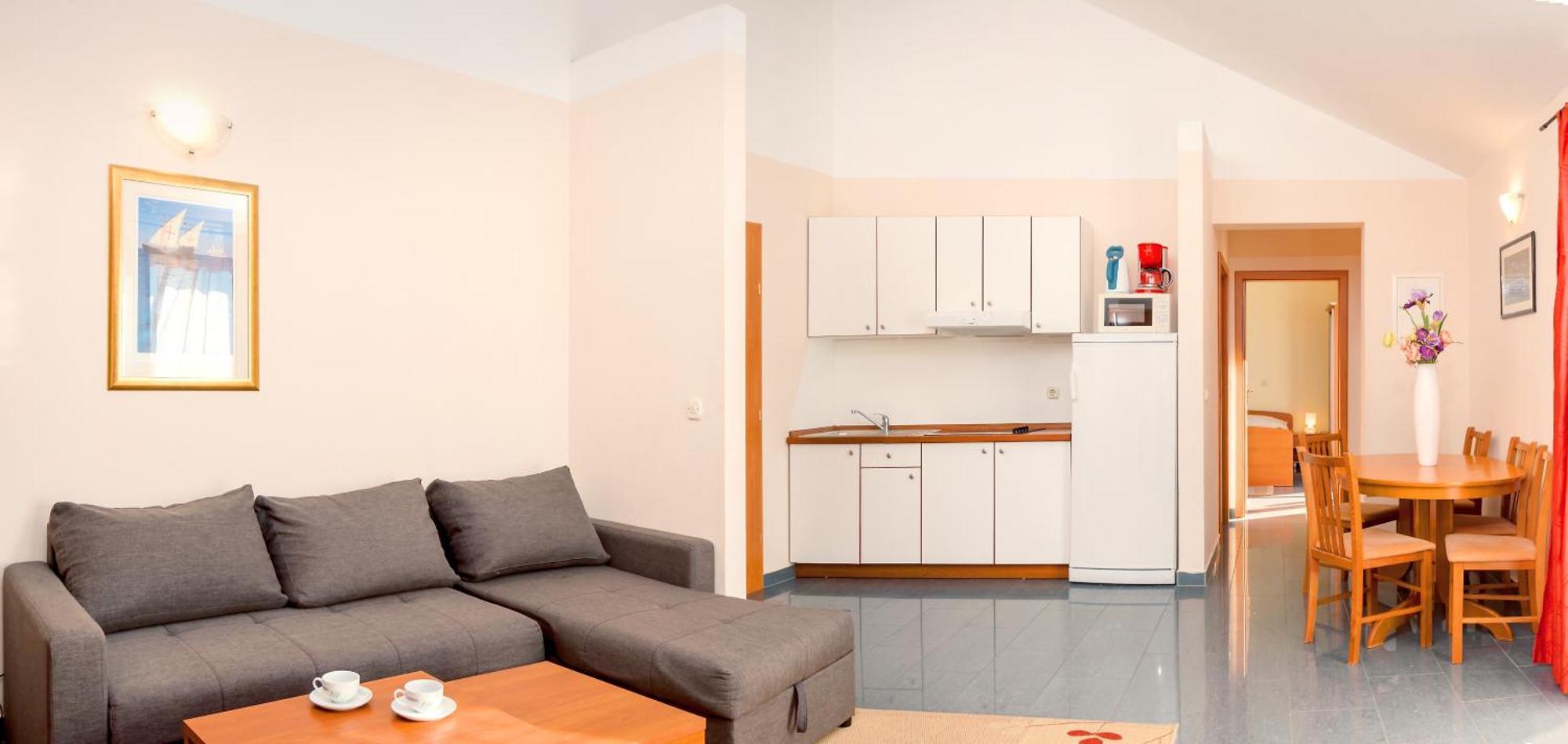 Apartments Vila Adrijana & Fitness Studio Wolf Bv Baška Voda Dış mekan fotoğraf