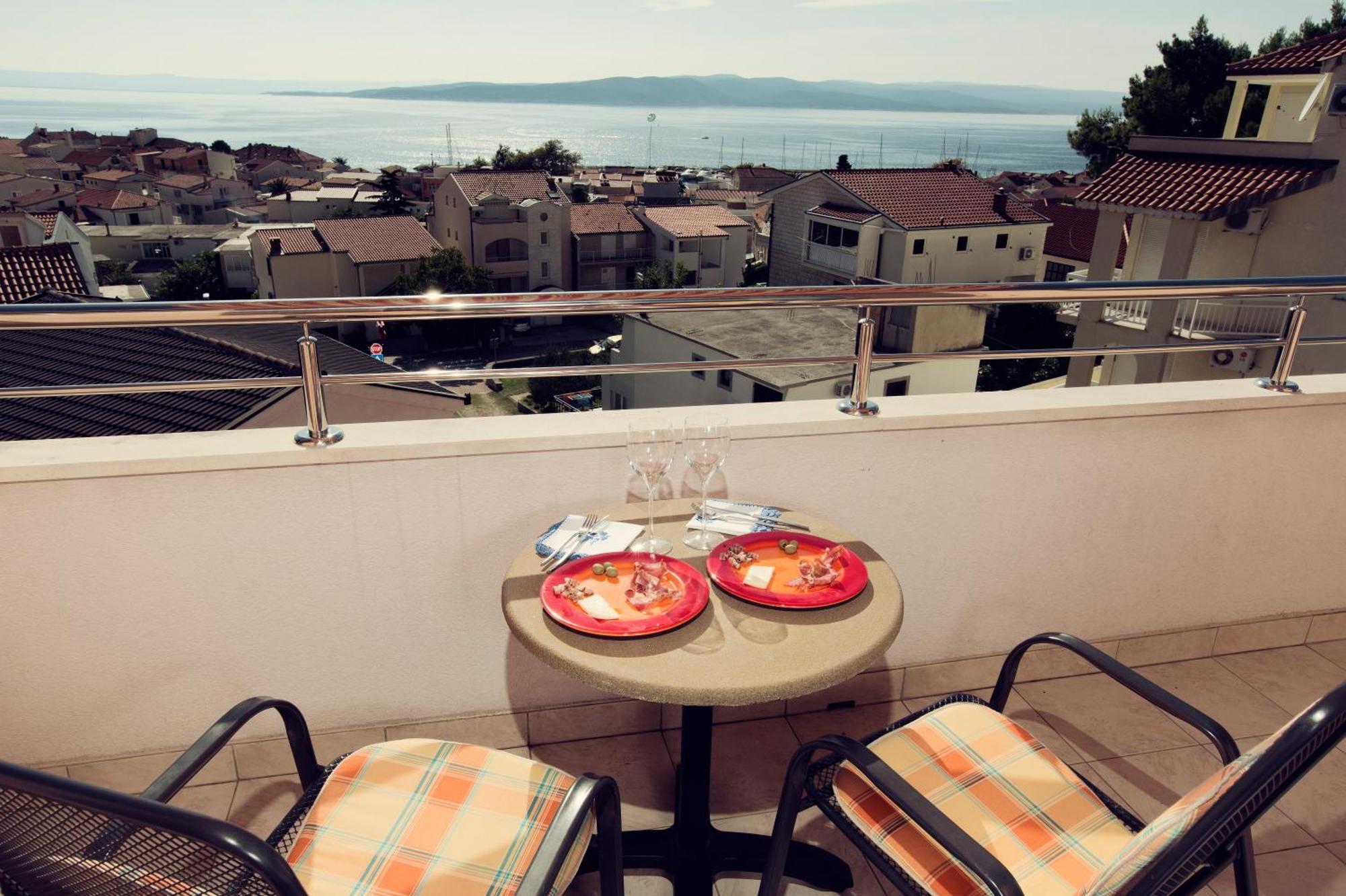 Apartments Vila Adrijana & Fitness Studio Wolf Bv Baška Voda Dış mekan fotoğraf