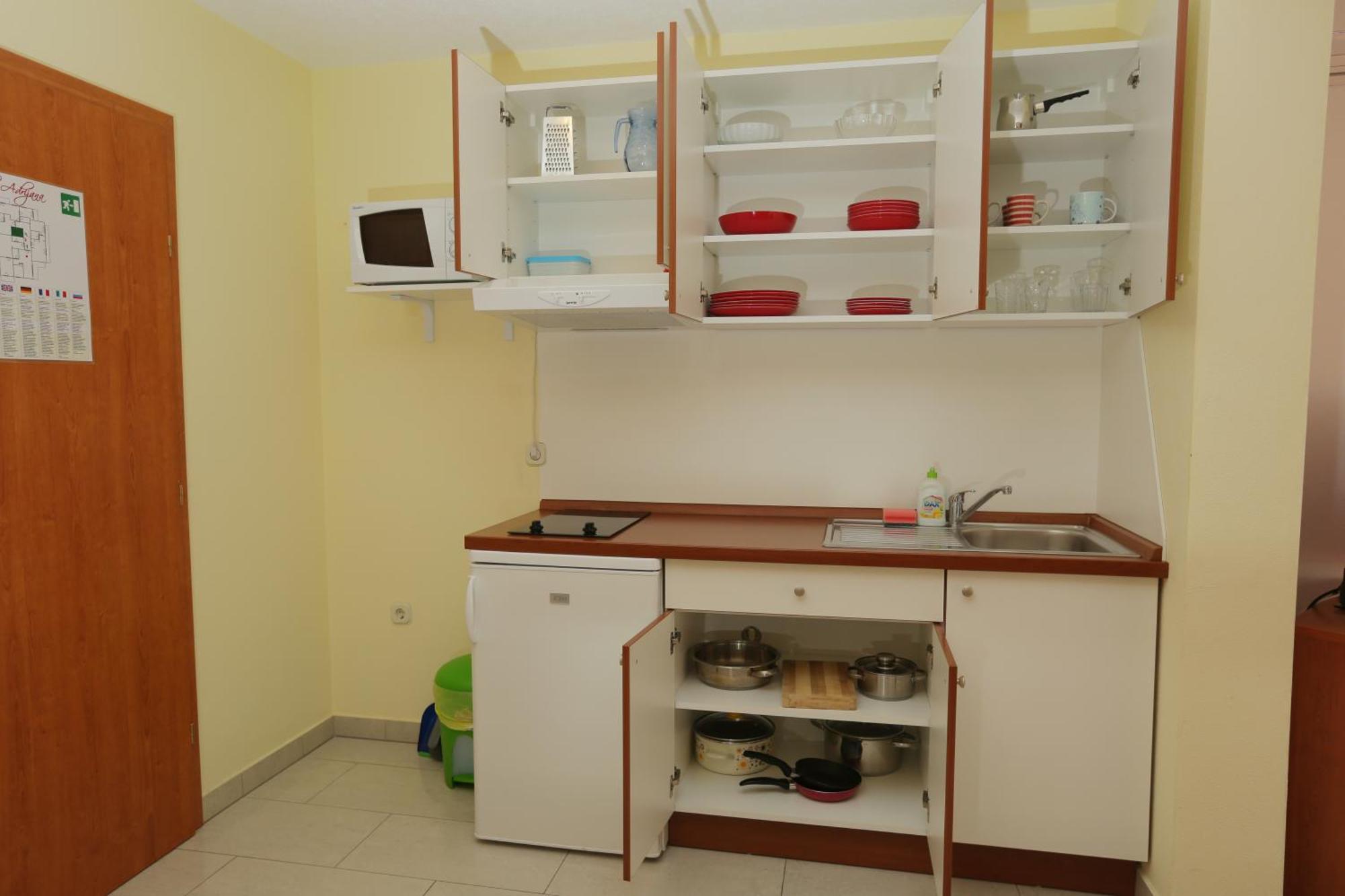 Apartments Vila Adrijana & Fitness Studio Wolf Bv Baška Voda Dış mekan fotoğraf