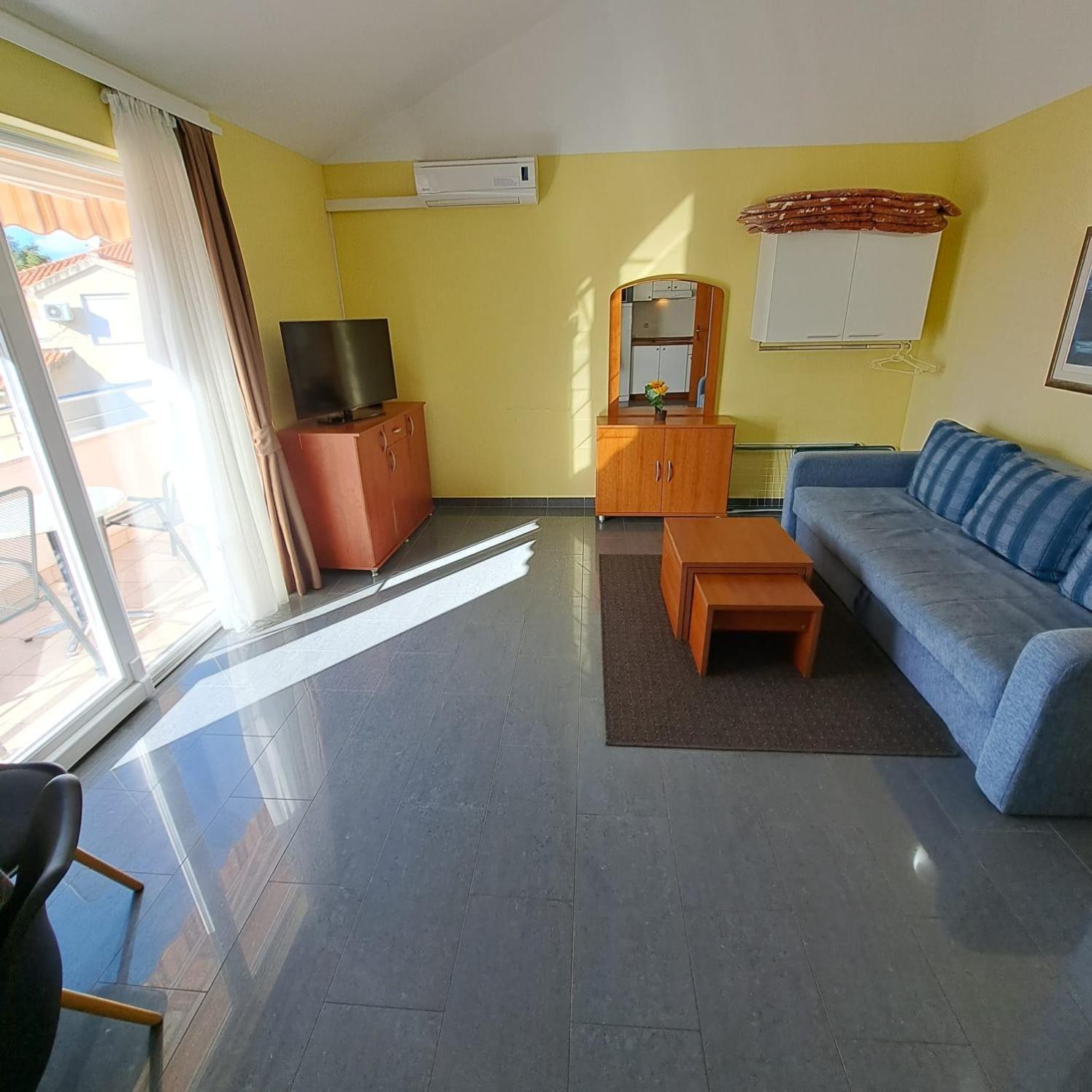 Apartments Vila Adrijana & Fitness Studio Wolf Bv Baška Voda Oda fotoğraf