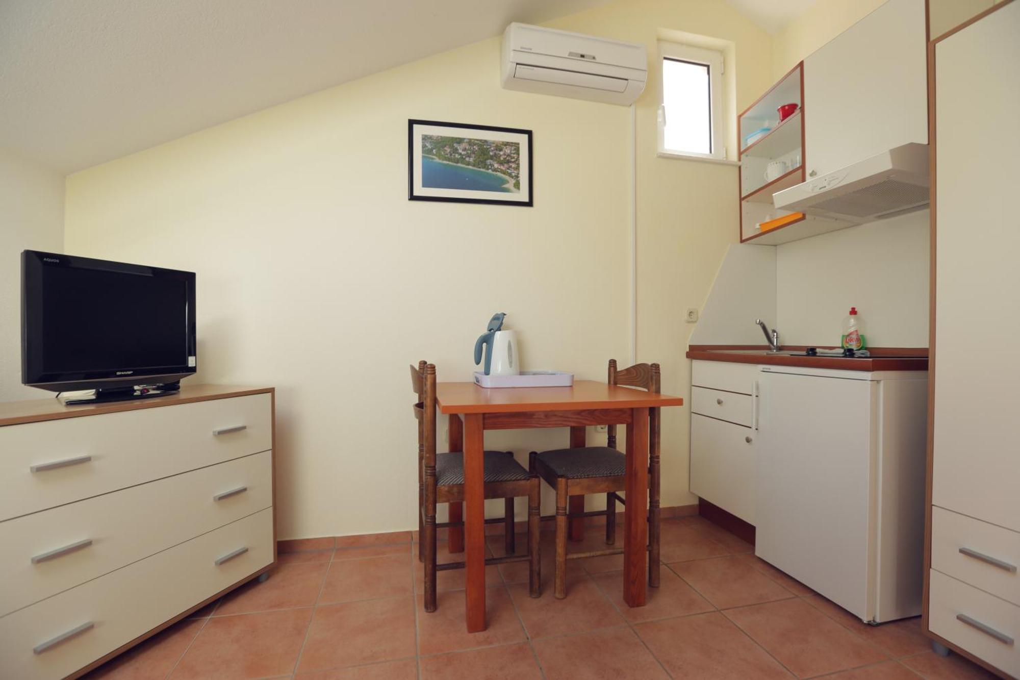 Apartments Vila Adrijana & Fitness Studio Wolf Bv Baška Voda Oda fotoğraf